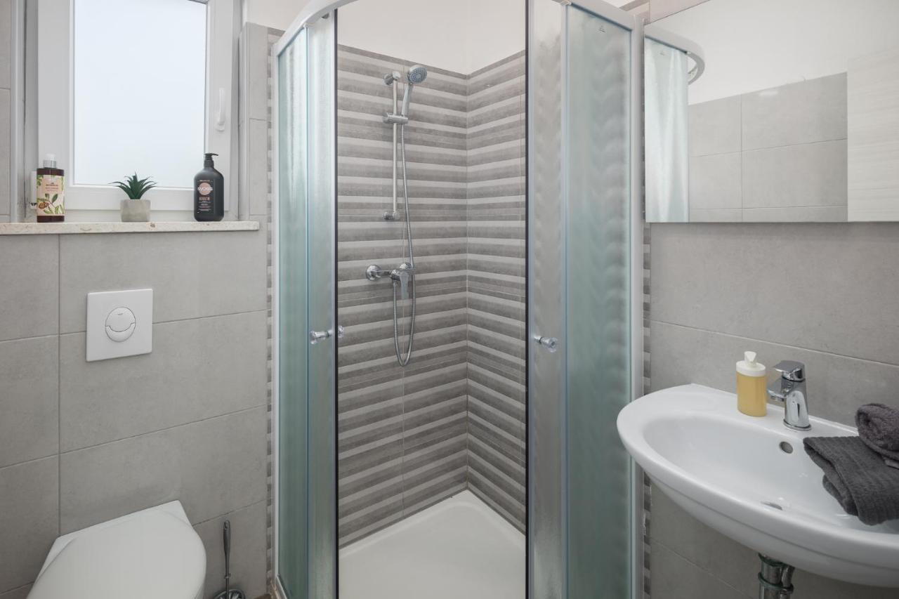 Studio Apartments Villa Valla - Free Bikes 파자나 외부 사진