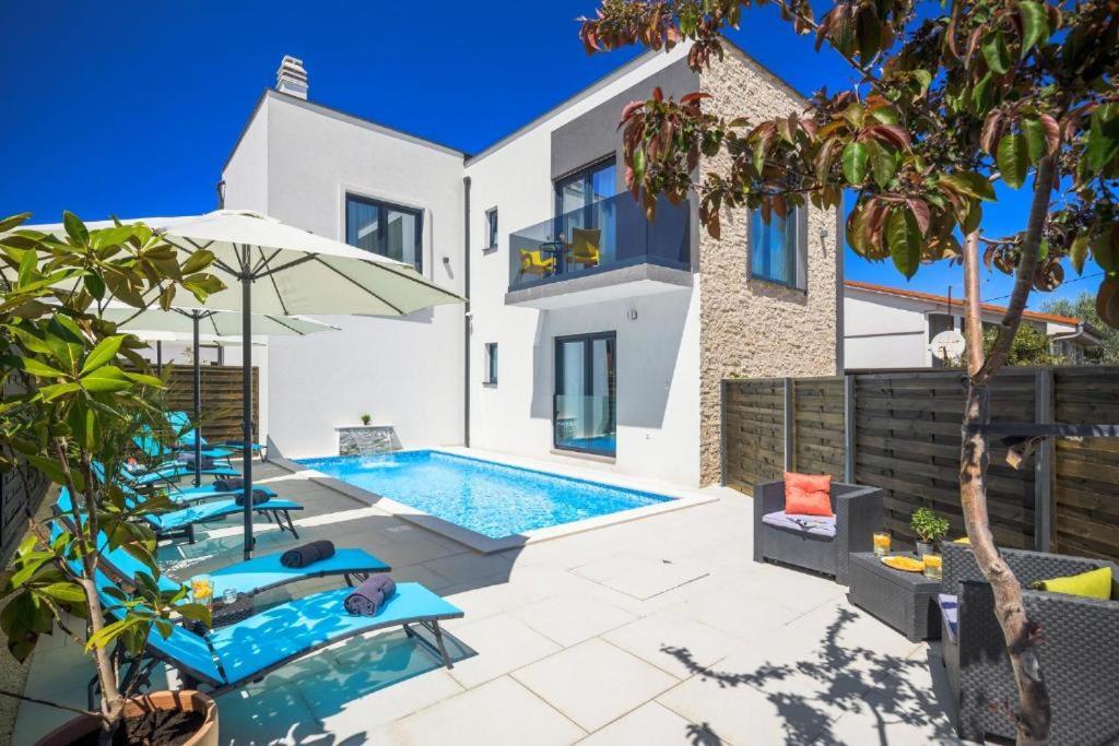 Studio Apartments Villa Valla - Free Bikes 파자나 외부 사진